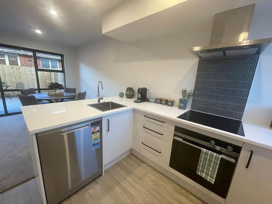 Apartment New And Serene Two Bedroom Townhouse Close To Cbd Christchurch