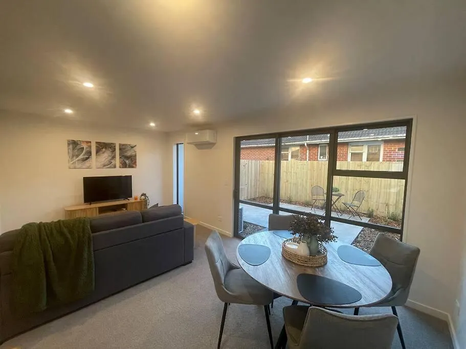 New And Serene Two Bedroom Townhouse Close To Cbd Christchurch