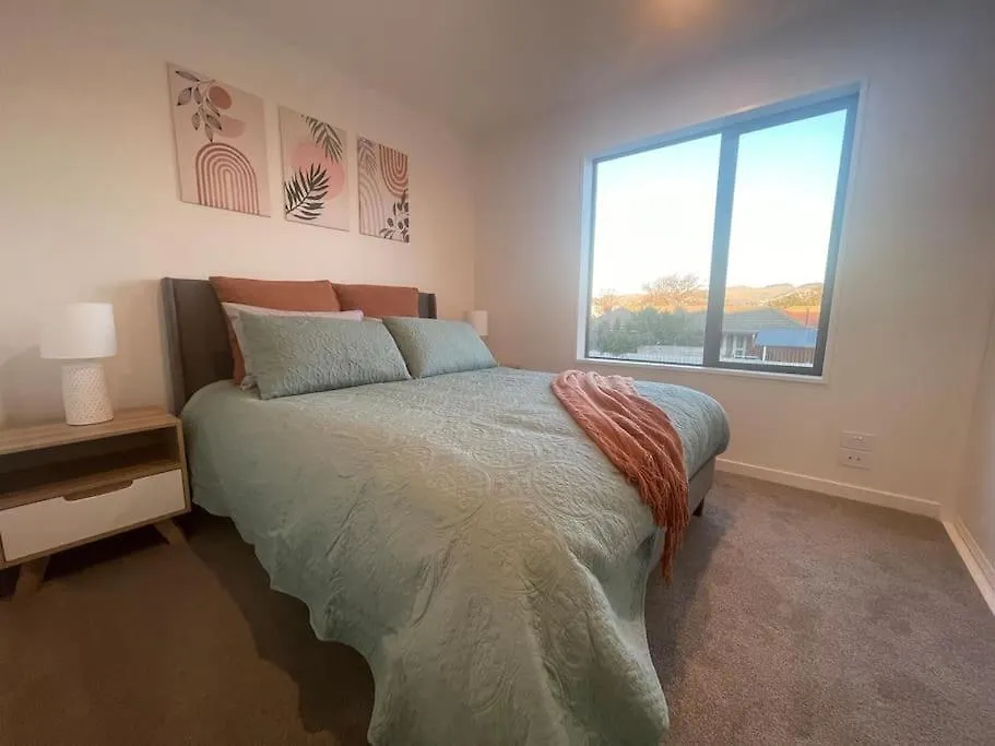 New And Serene Two Bedroom Townhouse Close To Cbd Christchurch Apartment