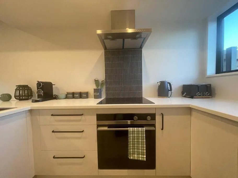 Apartment New And Serene Two Bedroom Townhouse Close To Cbd Christchurch