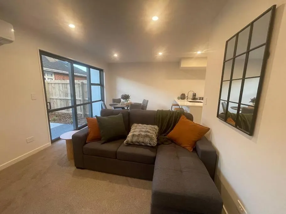 New And Serene Two Bedroom Townhouse Close To Cbd Christchurch Apartment