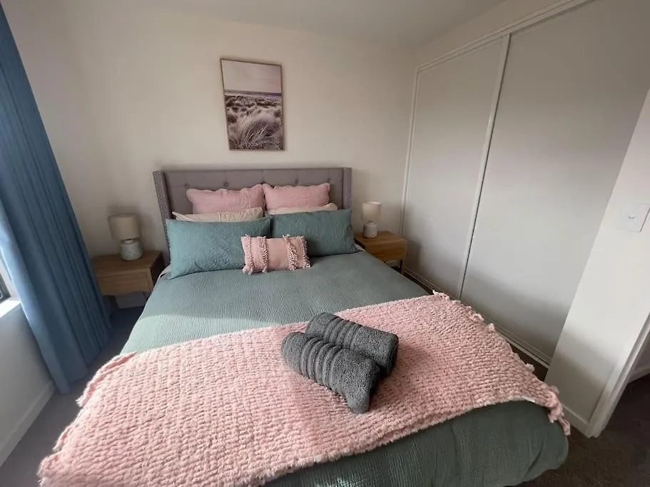 New And Serene Two Bedroom Townhouse Close To Cbd Christchurch 0*,  New Zealand