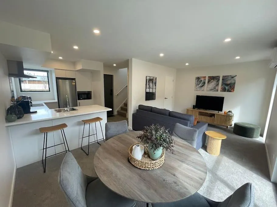 New And Serene Two Bedroom Townhouse Close To Cbd Christchurch