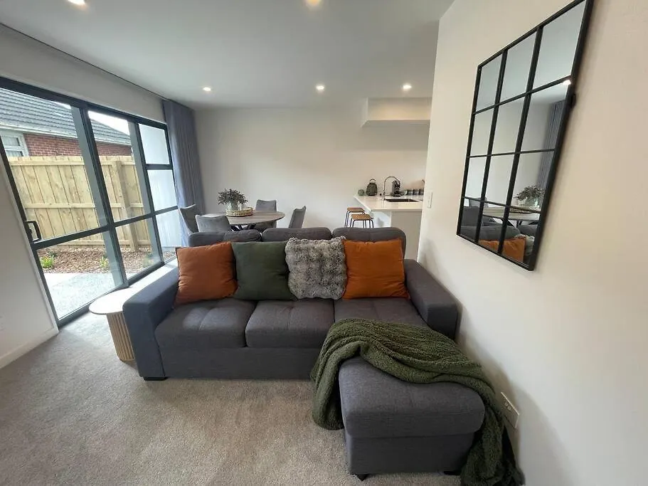 New And Serene Two Bedroom Townhouse Close To Cbd Christchurch Apartment